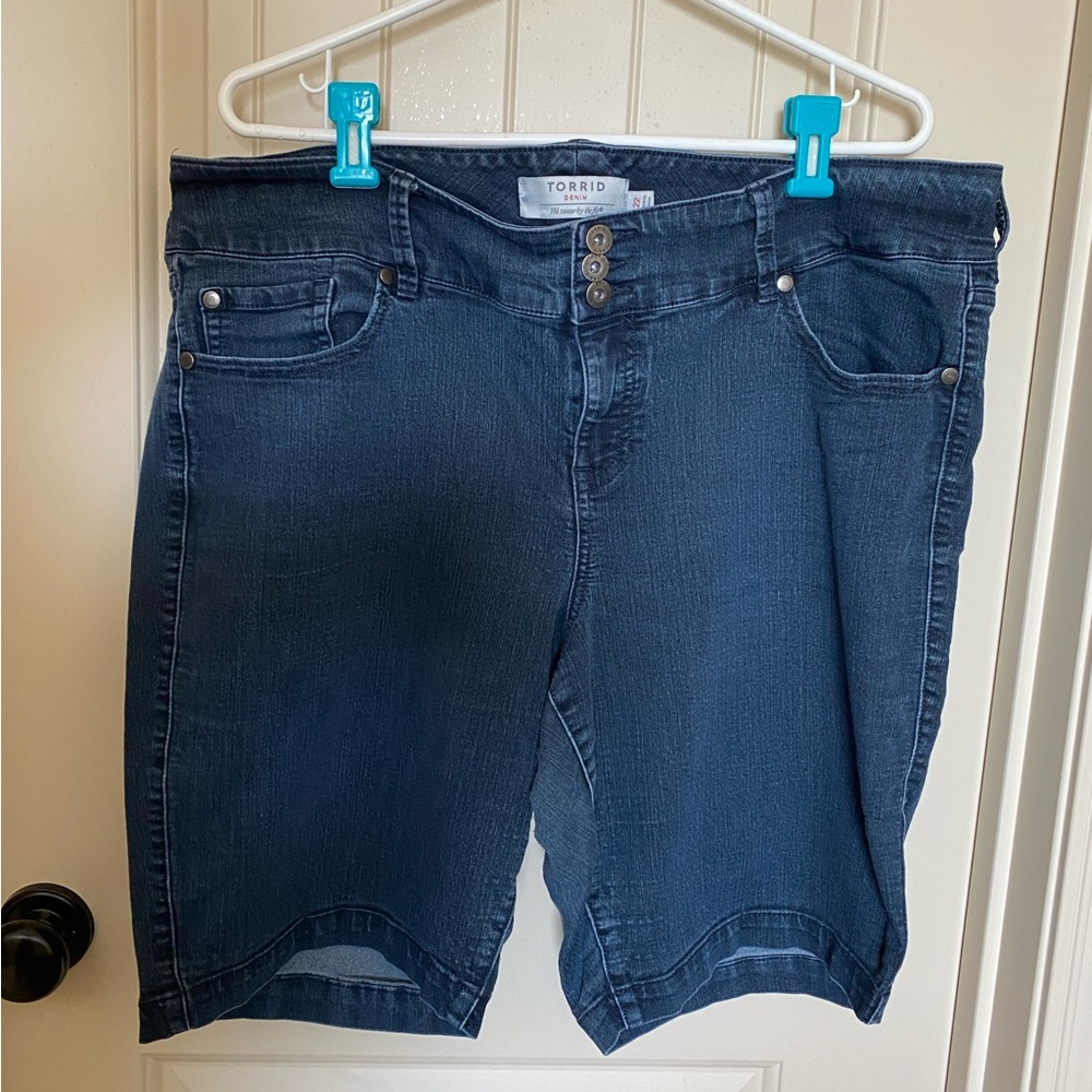 Torrid jean shorts size 22